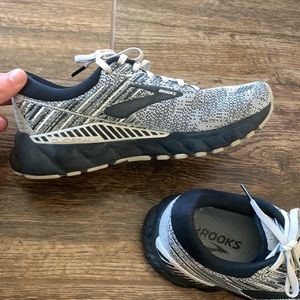 Brooks Adrenaline GTS 19 Cushion Support Womans Size 7 Guiderails Sneakers Shoes